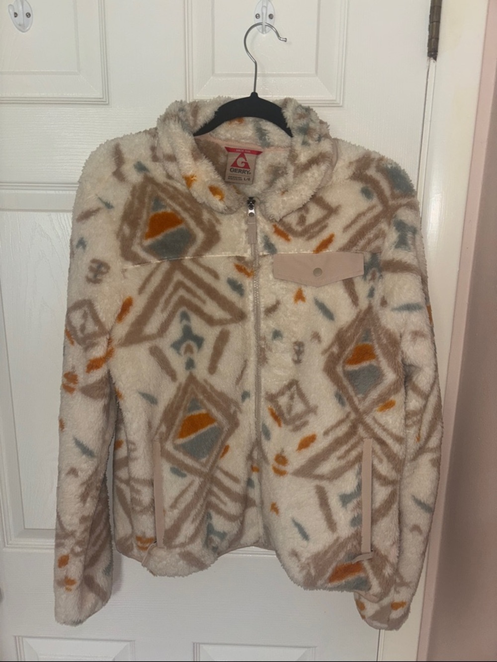 Gerry Sherpa Zip-Up Jacket in Cream Geo Print